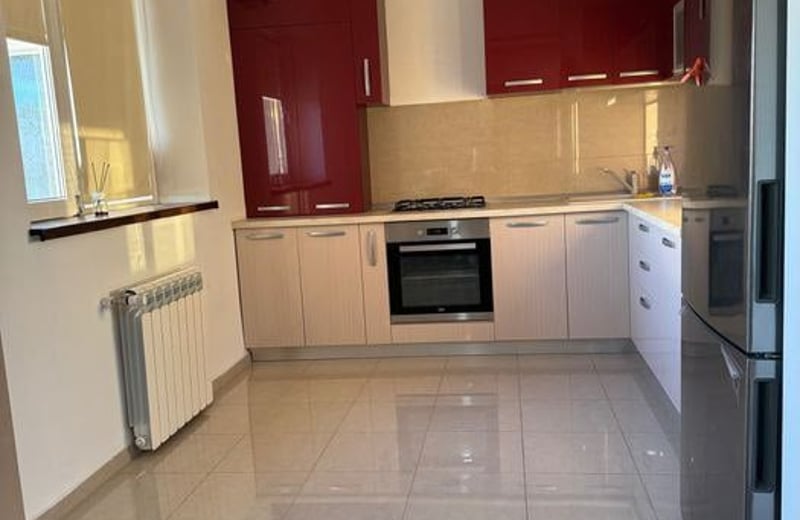 Rent of a comfortable furnished 3-room apartment, 91 m², Constanța, Romania